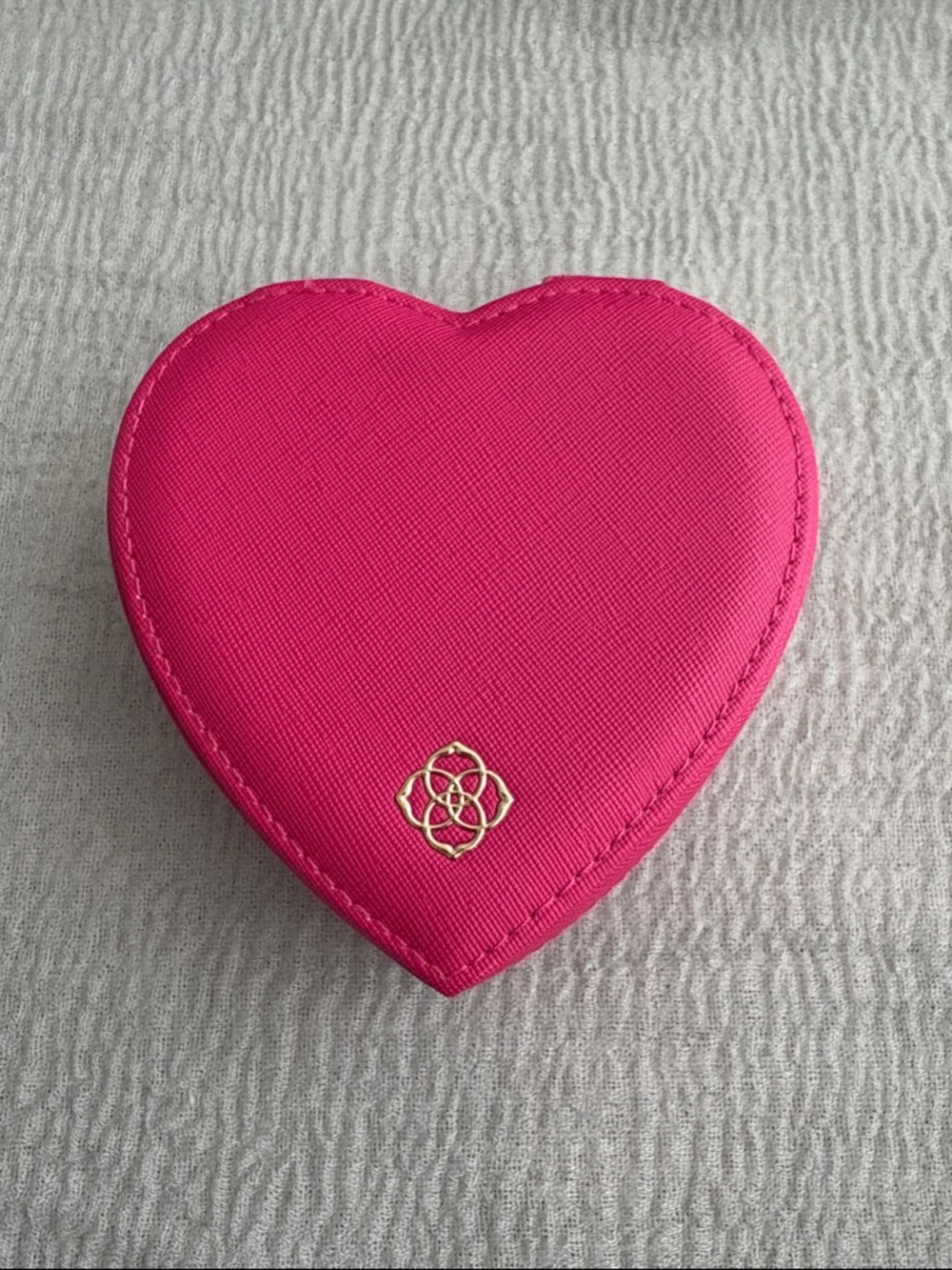 Kendra Scott Hot Pink Heart Jewelry Case with Gold Zip Pull